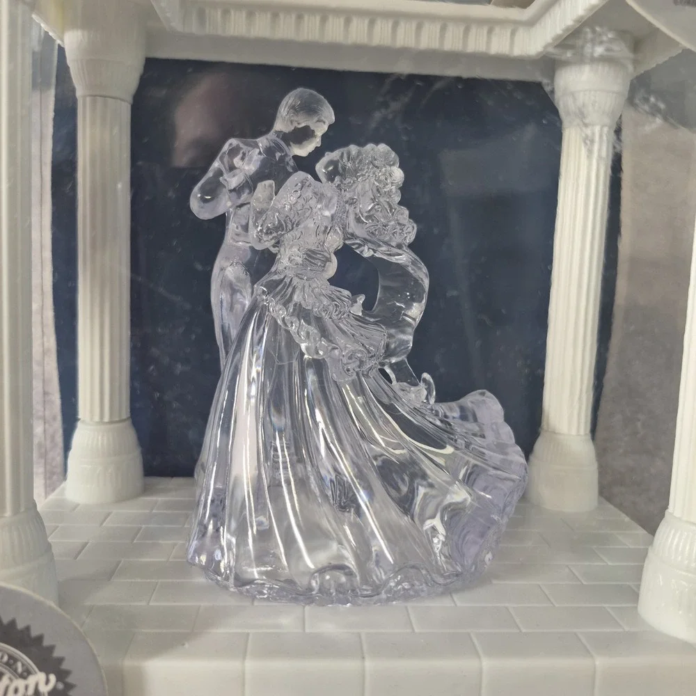 Wilton Wedding Cake Topper Keepsake Display Bianca Couples 1st Dance New